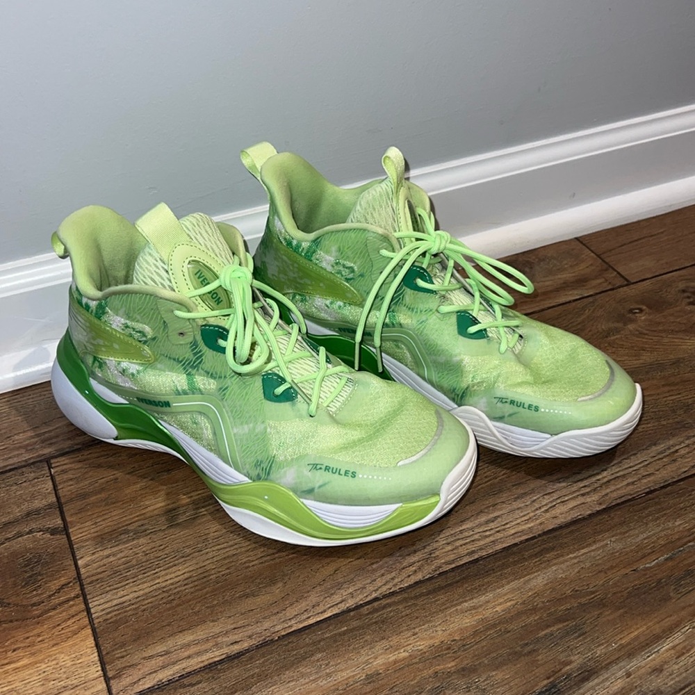 Green Men’s Basketball Shoes for Athletes
